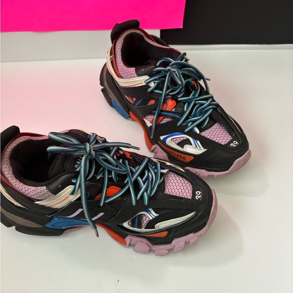 Authentic gently used Balenciaga shoes size 9 - Picture 4 of 5